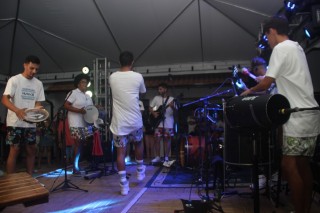 
<a style='margin-left: 5px;' class='btn btn-xs btn-social btn-facebook' href='https://www.facebook.com/sharer/sharer.php?u=https://www.galeramix.com.br/imagem/a115/800-800-90/conteudo/site_galerias/115/desenferruje-2022-130.jpg' rel='popup' data-width='500' data-height='400'><i class='fa fa-facebook'></i>Compartilhar <span class='hidden-xs'>no Facebook</span>
</a> 
<a class='btn btn-default btn-xs' target='_blank' href='imagem/a115/800-800-90/conteudo/site_galerias/115/desenferruje-2022-130.jpg'>
<span class='glyphicon glyphicon-cloud-download'></span> Salvar
</a>
