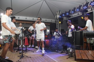 
<a style='margin-left: 5px;' class='btn btn-xs btn-social btn-facebook' href='https://www.facebook.com/sharer/sharer.php?u=https://www.galeramix.com.br/imagem/a115/800-800-90/conteudo/site_galerias/115/desenferruje-2022-132.jpg' rel='popup' data-width='500' data-height='400'><i class='fa fa-facebook'></i>Compartilhar <span class='hidden-xs'>no Facebook</span>
</a> 
<a class='btn btn-default btn-xs' target='_blank' href='imagem/a115/800-800-90/conteudo/site_galerias/115/desenferruje-2022-132.jpg'>
<span class='glyphicon glyphicon-cloud-download'></span> Salvar
</a>
