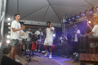 
<a style='margin-left: 5px;' class='btn btn-xs btn-social btn-facebook' href='https://www.facebook.com/sharer/sharer.php?u=https://www.galeramix.com.br/imagem/a115/800-800-90/conteudo/site_galerias/115/desenferruje-2022-133.jpg' rel='popup' data-width='500' data-height='400'><i class='fa fa-facebook'></i>Compartilhar <span class='hidden-xs'>no Facebook</span>
</a> 
<a class='btn btn-default btn-xs' target='_blank' href='imagem/a115/800-800-90/conteudo/site_galerias/115/desenferruje-2022-133.jpg'>
<span class='glyphicon glyphicon-cloud-download'></span> Salvar
</a>
