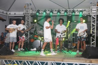 
<a style='margin-left: 5px;' class='btn btn-xs btn-social btn-facebook' href='https://www.facebook.com/sharer/sharer.php?u=https://www.galeramix.com.br/imagem/a115/800-800-90/conteudo/site_galerias/115/desenferruje-2022-142.jpg' rel='popup' data-width='500' data-height='400'><i class='fa fa-facebook'></i>Compartilhar <span class='hidden-xs'>no Facebook</span>
</a> 
<a class='btn btn-default btn-xs' target='_blank' href='imagem/a115/800-800-90/conteudo/site_galerias/115/desenferruje-2022-142.jpg'>
<span class='glyphicon glyphicon-cloud-download'></span> Salvar
</a>
