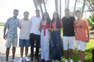 
<a style='margin-left: 5px;' class='btn btn-xs btn-social btn-facebook' href='https://www.facebook.com/sharer/sharer.php?u=https://www.galeramix.com.br/imagem/a115/800-800-90/conteudo/site_galerias/115/desenferruje-2022-17.jpg' rel='popup' data-width='500' data-height='400'><i class='fa fa-facebook'></i>Compartilhar <span class='hidden-xs'>no Facebook</span>
</a> 
<a class='btn btn-default btn-xs' target='_blank' href='imagem/a115/800-800-90/conteudo/site_galerias/115/desenferruje-2022-17.jpg'>
<span class='glyphicon glyphicon-cloud-download'></span> Salvar
</a>
