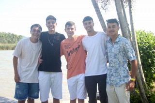 
<a style='margin-left: 5px;' class='btn btn-xs btn-social btn-facebook' href='https://www.facebook.com/sharer/sharer.php?u=https://www.galeramix.com.br/imagem/a115/800-800-90/conteudo/site_galerias/115/desenferruje-2022-21.jpg' rel='popup' data-width='500' data-height='400'><i class='fa fa-facebook'></i>Compartilhar <span class='hidden-xs'>no Facebook</span>
</a> 
<a class='btn btn-default btn-xs' target='_blank' href='imagem/a115/800-800-90/conteudo/site_galerias/115/desenferruje-2022-21.jpg'>
<span class='glyphicon glyphicon-cloud-download'></span> Salvar
</a>
