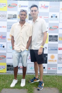 
<a style='margin-left: 5px;' class='btn btn-xs btn-social btn-facebook' href='https://www.facebook.com/sharer/sharer.php?u=https://www.galeramix.com.br/imagem/a115/800-800-90/conteudo/site_galerias/115/desenferruje-2022-65.jpg' rel='popup' data-width='500' data-height='400'><i class='fa fa-facebook'></i>Compartilhar <span class='hidden-xs'>no Facebook</span>
</a> 
<a class='btn btn-default btn-xs' target='_blank' href='imagem/a115/800-800-90/conteudo/site_galerias/115/desenferruje-2022-65.jpg'>
<span class='glyphicon glyphicon-cloud-download'></span> Salvar
</a>
