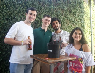 
<a style='margin-left: 5px;' class='btn btn-xs btn-social btn-facebook' href='https://www.facebook.com/sharer/sharer.php?u=https://www.galeramix.com.br/imagem/a115/800-800-90/conteudo/site_galerias/115/desenferruje-2022-75.jpg' rel='popup' data-width='500' data-height='400'><i class='fa fa-facebook'></i>Compartilhar <span class='hidden-xs'>no Facebook</span>
</a> 
<a class='btn btn-default btn-xs' target='_blank' href='imagem/a115/800-800-90/conteudo/site_galerias/115/desenferruje-2022-75.jpg'>
<span class='glyphicon glyphicon-cloud-download'></span> Salvar
</a>
