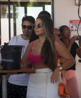 
<a style='margin-left: 5px;' class='btn btn-xs btn-social btn-facebook' href='https://www.facebook.com/sharer/sharer.php?u=https://www.galeramix.com.br/imagem/a115/800-800-90/conteudo/site_galerias/115/desenferruje-2022-77.jpg' rel='popup' data-width='500' data-height='400'><i class='fa fa-facebook'></i>Compartilhar <span class='hidden-xs'>no Facebook</span>
</a> 
<a class='btn btn-default btn-xs' target='_blank' href='imagem/a115/800-800-90/conteudo/site_galerias/115/desenferruje-2022-77.jpg'>
<span class='glyphicon glyphicon-cloud-download'></span> Salvar
</a>
