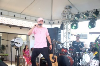 
<a style='margin-left: 5px;' class='btn btn-xs btn-social btn-facebook' href='https://www.facebook.com/sharer/sharer.php?u=https://www.galeramix.com.br/imagem/a115/800-800-90/conteudo/site_galerias/115/desenferruje-2022-78.jpg' rel='popup' data-width='500' data-height='400'><i class='fa fa-facebook'></i>Compartilhar <span class='hidden-xs'>no Facebook</span>
</a> 
<a class='btn btn-default btn-xs' target='_blank' href='imagem/a115/800-800-90/conteudo/site_galerias/115/desenferruje-2022-78.jpg'>
<span class='glyphicon glyphicon-cloud-download'></span> Salvar
</a>
