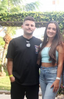 
<a style='margin-left: 5px;' class='btn btn-xs btn-social btn-facebook' href='https://www.facebook.com/sharer/sharer.php?u=https://www.galeramix.com.br/imagem/a115/800-800-90/conteudo/site_galerias/115/desenferruje-2022-88.jpg' rel='popup' data-width='500' data-height='400'><i class='fa fa-facebook'></i>Compartilhar <span class='hidden-xs'>no Facebook</span>
</a> 
<a class='btn btn-default btn-xs' target='_blank' href='imagem/a115/800-800-90/conteudo/site_galerias/115/desenferruje-2022-88.jpg'>
<span class='glyphicon glyphicon-cloud-download'></span> Salvar
</a>
