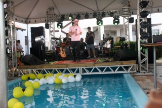 
<a style='margin-left: 5px;' class='btn btn-xs btn-social btn-facebook' href='https://www.facebook.com/sharer/sharer.php?u=https://www.galeramix.com.br/imagem/a115/800-800-90/conteudo/site_galerias/115/desenferruje-2022-98.jpg' rel='popup' data-width='500' data-height='400'><i class='fa fa-facebook'></i>Compartilhar <span class='hidden-xs'>no Facebook</span>
</a> 
<a class='btn btn-default btn-xs' target='_blank' href='imagem/a115/800-800-90/conteudo/site_galerias/115/desenferruje-2022-98.jpg'>
<span class='glyphicon glyphicon-cloud-download'></span> Salvar
</a>
