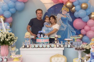 
<a style='margin-left: 5px;' class='btn btn-xs btn-social btn-facebook' href='https://www.facebook.com/sharer/sharer.php?u=https://www.galeramix.com.br/imagem/a116/800-800-90/conteudo/site_galerias/116/img8437.jpg' rel='popup' data-width='500' data-height='400'><i class='fa fa-facebook'></i>Compartilhar <span class='hidden-xs'>no Facebook</span>
</a> 
<a class='btn btn-default btn-xs' target='_blank' href='imagem/a116/800-800-90/conteudo/site_galerias/116/img8437.jpg'>
<span class='glyphicon glyphicon-cloud-download'></span> Salvar
</a>
