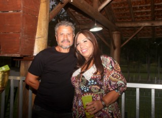 
        <a style='margin-left: 5px;' class='btn btn-xs btn-social btn-facebook' href='https://www.facebook.com/sharer/sharer.php?u=https://www.galeramix.com.br/imagem/a117/800-800-90/conteudo/site_galerias/117/costelaco-junior-seco-2022-galera-mix-101.jpg' rel='popup' data-width='500' data-height='400'><i class='fa fa-facebook'></i>Compartilhar <span class='hidden-xs'>no Facebook</span>
    </a> 
    <a class='btn btn-default btn-xs' target='_blank' href='imagem/a117/800-800-90/conteudo/site_galerias/117/costelaco-junior-seco-2022-galera-mix-101.jpg'>
        <span class='glyphicon glyphicon-cloud-download'></span> Salvar
    </a>
    