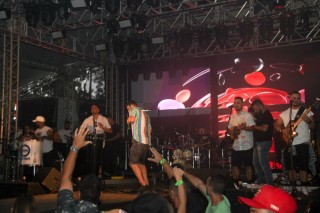 
<a style='margin-left: 5px;' class='btn btn-xs btn-social btn-facebook' href='https://www.facebook.com/sharer/sharer.php?u=https://www.galeramix.com.br/imagem/a117/800-800-90/conteudo/site_galerias/117/costelaco-junior-seco-2022-galera-mix-114.jpg' rel='popup' data-width='500' data-height='400'><i class='fa fa-facebook'></i>Compartilhar <span class='hidden-xs'>no Facebook</span>
</a> 
<a class='btn btn-default btn-xs' target='_blank' href='imagem/a117/800-800-90/conteudo/site_galerias/117/costelaco-junior-seco-2022-galera-mix-114.jpg'>
<span class='glyphicon glyphicon-cloud-download'></span> Salvar
</a>
