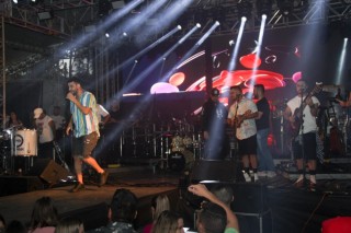 
<a style='margin-left: 5px;' class='btn btn-xs btn-social btn-facebook' href='https://www.facebook.com/sharer/sharer.php?u=https://www.galeramix.com.br/imagem/a117/800-800-90/conteudo/site_galerias/117/costelaco-junior-seco-2022-galera-mix-116.jpg' rel='popup' data-width='500' data-height='400'><i class='fa fa-facebook'></i>Compartilhar <span class='hidden-xs'>no Facebook</span>
</a> 
<a class='btn btn-default btn-xs' target='_blank' href='imagem/a117/800-800-90/conteudo/site_galerias/117/costelaco-junior-seco-2022-galera-mix-116.jpg'>
<span class='glyphicon glyphicon-cloud-download'></span> Salvar
</a>
