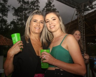 
<a style='margin-left: 5px;' class='btn btn-xs btn-social btn-facebook' href='https://www.facebook.com/sharer/sharer.php?u=https://www.galeramix.com.br/imagem/a117/800-800-90/conteudo/site_galerias/117/costelaco-junior-seco-2022-galera-mix-123.jpg' rel='popup' data-width='500' data-height='400'><i class='fa fa-facebook'></i>Compartilhar <span class='hidden-xs'>no Facebook</span>
</a> 
<a class='btn btn-default btn-xs' target='_blank' href='imagem/a117/800-800-90/conteudo/site_galerias/117/costelaco-junior-seco-2022-galera-mix-123.jpg'>
<span class='glyphicon glyphicon-cloud-download'></span> Salvar
</a>
