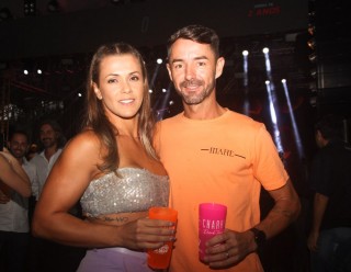 
<a style='margin-left: 5px;' class='btn btn-xs btn-social btn-facebook' href='https://www.facebook.com/sharer/sharer.php?u=https://www.galeramix.com.br/imagem/a117/800-800-90/conteudo/site_galerias/117/costelaco-junior-seco-2022-galera-mix-124.jpg' rel='popup' data-width='500' data-height='400'><i class='fa fa-facebook'></i>Compartilhar <span class='hidden-xs'>no Facebook</span>
</a> 
<a class='btn btn-default btn-xs' target='_blank' href='imagem/a117/800-800-90/conteudo/site_galerias/117/costelaco-junior-seco-2022-galera-mix-124.jpg'>
<span class='glyphicon glyphicon-cloud-download'></span> Salvar
</a>
