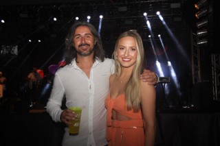 
<a style='margin-left: 5px;' class='btn btn-xs btn-social btn-facebook' href='https://www.facebook.com/sharer/sharer.php?u=https://www.galeramix.com.br/imagem/a117/800-800-90/conteudo/site_galerias/117/costelaco-junior-seco-2022-galera-mix-126.jpg' rel='popup' data-width='500' data-height='400'><i class='fa fa-facebook'></i>Compartilhar <span class='hidden-xs'>no Facebook</span>
</a> 
<a class='btn btn-default btn-xs' target='_blank' href='imagem/a117/800-800-90/conteudo/site_galerias/117/costelaco-junior-seco-2022-galera-mix-126.jpg'>
<span class='glyphicon glyphicon-cloud-download'></span> Salvar
</a>
