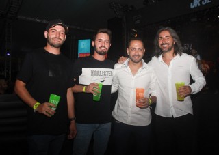 
<a style='margin-left: 5px;' class='btn btn-xs btn-social btn-facebook' href='https://www.facebook.com/sharer/sharer.php?u=https://www.galeramix.com.br/imagem/a117/800-800-90/conteudo/site_galerias/117/costelaco-junior-seco-2022-galera-mix-127.jpg' rel='popup' data-width='500' data-height='400'><i class='fa fa-facebook'></i>Compartilhar <span class='hidden-xs'>no Facebook</span>
</a> 
<a class='btn btn-default btn-xs' target='_blank' href='imagem/a117/800-800-90/conteudo/site_galerias/117/costelaco-junior-seco-2022-galera-mix-127.jpg'>
<span class='glyphicon glyphicon-cloud-download'></span> Salvar
</a>
