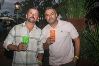 
<a style='margin-left: 5px;' class='btn btn-xs btn-social btn-facebook' href='https://www.facebook.com/sharer/sharer.php?u=https://www.galeramix.com.br/imagem/a117/800-800-90/conteudo/site_galerias/117/costelaco-junior-seco-2022-galera-mix-129.jpg' rel='popup' data-width='500' data-height='400'><i class='fa fa-facebook'></i>Compartilhar <span class='hidden-xs'>no Facebook</span>
</a> 
<a class='btn btn-default btn-xs' target='_blank' href='imagem/a117/800-800-90/conteudo/site_galerias/117/costelaco-junior-seco-2022-galera-mix-129.jpg'>
<span class='glyphicon glyphicon-cloud-download'></span> Salvar
</a>
