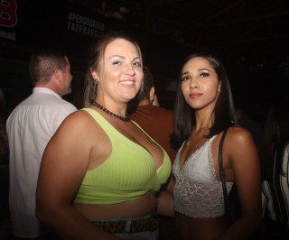 
<a style='margin-left: 5px;' class='btn btn-xs btn-social btn-facebook' href='https://www.facebook.com/sharer/sharer.php?u=https://www.galeramix.com.br/imagem/a117/800-800-90/conteudo/site_galerias/117/costelaco-junior-seco-2022-galera-mix-131.jpg' rel='popup' data-width='500' data-height='400'><i class='fa fa-facebook'></i>Compartilhar <span class='hidden-xs'>no Facebook</span>
</a> 
<a class='btn btn-default btn-xs' target='_blank' href='imagem/a117/800-800-90/conteudo/site_galerias/117/costelaco-junior-seco-2022-galera-mix-131.jpg'>
<span class='glyphicon glyphicon-cloud-download'></span> Salvar
</a>
