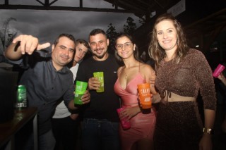 
<a style='margin-left: 5px;' class='btn btn-xs btn-social btn-facebook' href='https://www.facebook.com/sharer/sharer.php?u=https://www.galeramix.com.br/imagem/a117/800-800-90/conteudo/site_galerias/117/costelaco-junior-seco-2022-galera-mix-133.jpg' rel='popup' data-width='500' data-height='400'><i class='fa fa-facebook'></i>Compartilhar <span class='hidden-xs'>no Facebook</span>
</a> 
<a class='btn btn-default btn-xs' target='_blank' href='imagem/a117/800-800-90/conteudo/site_galerias/117/costelaco-junior-seco-2022-galera-mix-133.jpg'>
<span class='glyphicon glyphicon-cloud-download'></span> Salvar
</a>
