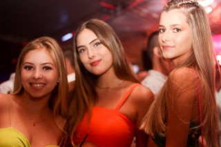 
<a style='margin-left: 5px;' class='btn btn-xs btn-social btn-facebook' href='https://www.facebook.com/sharer/sharer.php?u=https://www.galeramix.com.br/imagem/a117/800-800-90/conteudo/site_galerias/117/costelaco-junior-seco-2022-galera-mix-150.jpg' rel='popup' data-width='500' data-height='400'><i class='fa fa-facebook'></i>Compartilhar <span class='hidden-xs'>no Facebook</span>
</a> 
<a class='btn btn-default btn-xs' target='_blank' href='imagem/a117/800-800-90/conteudo/site_galerias/117/costelaco-junior-seco-2022-galera-mix-150.jpg'>
<span class='glyphicon glyphicon-cloud-download'></span> Salvar
</a>
