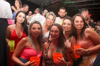 
<a style='margin-left: 5px;' class='btn btn-xs btn-social btn-facebook' href='https://www.facebook.com/sharer/sharer.php?u=https://www.galeramix.com.br/imagem/a117/800-800-90/conteudo/site_galerias/117/costelaco-junior-seco-2022-galera-mix-157.jpg' rel='popup' data-width='500' data-height='400'><i class='fa fa-facebook'></i>Compartilhar <span class='hidden-xs'>no Facebook</span>
</a> 
<a class='btn btn-default btn-xs' target='_blank' href='imagem/a117/800-800-90/conteudo/site_galerias/117/costelaco-junior-seco-2022-galera-mix-157.jpg'>
<span class='glyphicon glyphicon-cloud-download'></span> Salvar
</a>
