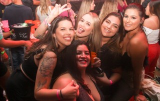 
<a style='margin-left: 5px;' class='btn btn-xs btn-social btn-facebook' href='https://www.facebook.com/sharer/sharer.php?u=https://www.galeramix.com.br/imagem/a117/800-800-90/conteudo/site_galerias/117/costelaco-junior-seco-2022-galera-mix-161.jpg' rel='popup' data-width='500' data-height='400'><i class='fa fa-facebook'></i>Compartilhar <span class='hidden-xs'>no Facebook</span>
</a> 
<a class='btn btn-default btn-xs' target='_blank' href='imagem/a117/800-800-90/conteudo/site_galerias/117/costelaco-junior-seco-2022-galera-mix-161.jpg'>
<span class='glyphicon glyphicon-cloud-download'></span> Salvar
</a>
