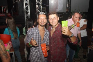 
<a style='margin-left: 5px;' class='btn btn-xs btn-social btn-facebook' href='https://www.facebook.com/sharer/sharer.php?u=https://www.galeramix.com.br/imagem/a117/800-800-90/conteudo/site_galerias/117/costelaco-junior-seco-2022-galera-mix-162.jpg' rel='popup' data-width='500' data-height='400'><i class='fa fa-facebook'></i>Compartilhar <span class='hidden-xs'>no Facebook</span>
</a> 
<a class='btn btn-default btn-xs' target='_blank' href='imagem/a117/800-800-90/conteudo/site_galerias/117/costelaco-junior-seco-2022-galera-mix-162.jpg'>
<span class='glyphicon glyphicon-cloud-download'></span> Salvar
</a>
