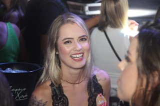 
<a style='margin-left: 5px;' class='btn btn-xs btn-social btn-facebook' href='https://www.facebook.com/sharer/sharer.php?u=https://www.galeramix.com.br/imagem/a117/800-800-90/conteudo/site_galerias/117/costelaco-junior-seco-2022-galera-mix-173.jpg' rel='popup' data-width='500' data-height='400'><i class='fa fa-facebook'></i>Compartilhar <span class='hidden-xs'>no Facebook</span>
</a> 
<a class='btn btn-default btn-xs' target='_blank' href='imagem/a117/800-800-90/conteudo/site_galerias/117/costelaco-junior-seco-2022-galera-mix-173.jpg'>
<span class='glyphicon glyphicon-cloud-download'></span> Salvar
</a>
