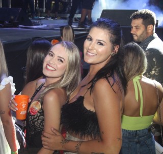 
<a style='margin-left: 5px;' class='btn btn-xs btn-social btn-facebook' href='https://www.facebook.com/sharer/sharer.php?u=https://www.galeramix.com.br/imagem/a117/800-800-90/conteudo/site_galerias/117/costelaco-junior-seco-2022-galera-mix-175.jpg' rel='popup' data-width='500' data-height='400'><i class='fa fa-facebook'></i>Compartilhar <span class='hidden-xs'>no Facebook</span>
</a> 
<a class='btn btn-default btn-xs' target='_blank' href='imagem/a117/800-800-90/conteudo/site_galerias/117/costelaco-junior-seco-2022-galera-mix-175.jpg'>
<span class='glyphicon glyphicon-cloud-download'></span> Salvar
</a>
