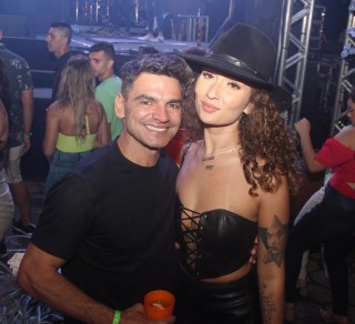 
<a style='margin-left: 5px;' class='btn btn-xs btn-social btn-facebook' href='https://www.facebook.com/sharer/sharer.php?u=https://www.galeramix.com.br/imagem/a117/800-800-90/conteudo/site_galerias/117/costelaco-junior-seco-2022-galera-mix-177.jpg' rel='popup' data-width='500' data-height='400'><i class='fa fa-facebook'></i>Compartilhar <span class='hidden-xs'>no Facebook</span>
</a> 
<a class='btn btn-default btn-xs' target='_blank' href='imagem/a117/800-800-90/conteudo/site_galerias/117/costelaco-junior-seco-2022-galera-mix-177.jpg'>
<span class='glyphicon glyphicon-cloud-download'></span> Salvar
</a>
