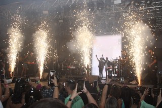 
<a style='margin-left: 5px;' class='btn btn-xs btn-social btn-facebook' href='https://www.facebook.com/sharer/sharer.php?u=https://www.galeramix.com.br/imagem/a117/800-800-90/conteudo/site_galerias/117/costelaco-junior-seco-2022-galera-mix-181.jpg' rel='popup' data-width='500' data-height='400'><i class='fa fa-facebook'></i>Compartilhar <span class='hidden-xs'>no Facebook</span>
</a> 
<a class='btn btn-default btn-xs' target='_blank' href='imagem/a117/800-800-90/conteudo/site_galerias/117/costelaco-junior-seco-2022-galera-mix-181.jpg'>
<span class='glyphicon glyphicon-cloud-download'></span> Salvar
</a>
