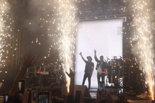 
<a style='margin-left: 5px;' class='btn btn-xs btn-social btn-facebook' href='https://www.facebook.com/sharer/sharer.php?u=https://www.galeramix.com.br/imagem/a117/800-800-90/conteudo/site_galerias/117/costelaco-junior-seco-2022-galera-mix-182.jpg' rel='popup' data-width='500' data-height='400'><i class='fa fa-facebook'></i>Compartilhar <span class='hidden-xs'>no Facebook</span>
</a> 
<a class='btn btn-default btn-xs' target='_blank' href='imagem/a117/800-800-90/conteudo/site_galerias/117/costelaco-junior-seco-2022-galera-mix-182.jpg'>
<span class='glyphicon glyphicon-cloud-download'></span> Salvar
</a>
