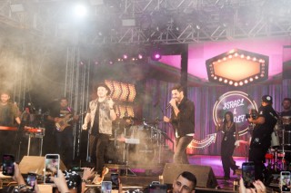 
<a style='margin-left: 5px;' class='btn btn-xs btn-social btn-facebook' href='https://www.facebook.com/sharer/sharer.php?u=https://www.galeramix.com.br/imagem/a117/800-800-90/conteudo/site_galerias/117/costelaco-junior-seco-2022-galera-mix-184.jpg' rel='popup' data-width='500' data-height='400'><i class='fa fa-facebook'></i>Compartilhar <span class='hidden-xs'>no Facebook</span>
</a> 
<a class='btn btn-default btn-xs' target='_blank' href='imagem/a117/800-800-90/conteudo/site_galerias/117/costelaco-junior-seco-2022-galera-mix-184.jpg'>
<span class='glyphicon glyphicon-cloud-download'></span> Salvar
</a>
