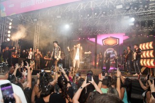 
<a style='margin-left: 5px;' class='btn btn-xs btn-social btn-facebook' href='https://www.facebook.com/sharer/sharer.php?u=https://www.galeramix.com.br/imagem/a117/800-800-90/conteudo/site_galerias/117/costelaco-junior-seco-2022-galera-mix-185.jpg' rel='popup' data-width='500' data-height='400'><i class='fa fa-facebook'></i>Compartilhar <span class='hidden-xs'>no Facebook</span>
</a> 
<a class='btn btn-default btn-xs' target='_blank' href='imagem/a117/800-800-90/conteudo/site_galerias/117/costelaco-junior-seco-2022-galera-mix-185.jpg'>
<span class='glyphicon glyphicon-cloud-download'></span> Salvar
</a>
