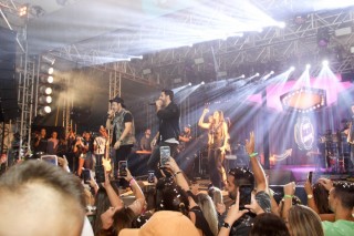 
<a style='margin-left: 5px;' class='btn btn-xs btn-social btn-facebook' href='https://www.facebook.com/sharer/sharer.php?u=https://www.galeramix.com.br/imagem/a117/800-800-90/conteudo/site_galerias/117/costelaco-junior-seco-2022-galera-mix-193.jpg' rel='popup' data-width='500' data-height='400'><i class='fa fa-facebook'></i>Compartilhar <span class='hidden-xs'>no Facebook</span>
</a> 
<a class='btn btn-default btn-xs' target='_blank' href='imagem/a117/800-800-90/conteudo/site_galerias/117/costelaco-junior-seco-2022-galera-mix-193.jpg'>
<span class='glyphicon glyphicon-cloud-download'></span> Salvar
</a>
