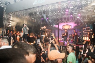 
<a style='margin-left: 5px;' class='btn btn-xs btn-social btn-facebook' href='https://www.facebook.com/sharer/sharer.php?u=https://www.galeramix.com.br/imagem/a117/800-800-90/conteudo/site_galerias/117/costelaco-junior-seco-2022-galera-mix-194.jpg' rel='popup' data-width='500' data-height='400'><i class='fa fa-facebook'></i>Compartilhar <span class='hidden-xs'>no Facebook</span>
</a> 
<a class='btn btn-default btn-xs' target='_blank' href='imagem/a117/800-800-90/conteudo/site_galerias/117/costelaco-junior-seco-2022-galera-mix-194.jpg'>
<span class='glyphicon glyphicon-cloud-download'></span> Salvar
</a>
