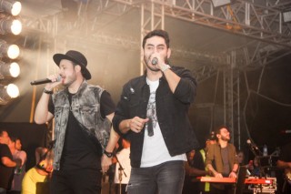 
<a style='margin-left: 5px;' class='btn btn-xs btn-social btn-facebook' href='https://www.facebook.com/sharer/sharer.php?u=https://www.galeramix.com.br/imagem/a117/800-800-90/conteudo/site_galerias/117/costelaco-junior-seco-2022-galera-mix-199.jpg' rel='popup' data-width='500' data-height='400'><i class='fa fa-facebook'></i>Compartilhar <span class='hidden-xs'>no Facebook</span>
</a> 
<a class='btn btn-default btn-xs' target='_blank' href='imagem/a117/800-800-90/conteudo/site_galerias/117/costelaco-junior-seco-2022-galera-mix-199.jpg'>
<span class='glyphicon glyphicon-cloud-download'></span> Salvar
</a>
