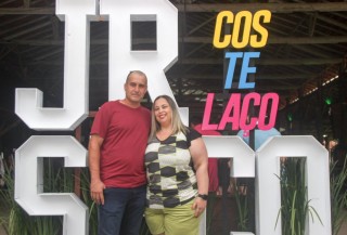 
<a style='margin-left: 5px;' class='btn btn-xs btn-social btn-facebook' href='https://www.facebook.com/sharer/sharer.php?u=https://www.galeramix.com.br/imagem/a117/800-800-90/conteudo/site_galerias/117/costelaco-junior-seco-2022-galera-mix-210.jpg' rel='popup' data-width='500' data-height='400'><i class='fa fa-facebook'></i>Compartilhar <span class='hidden-xs'>no Facebook</span>
</a> 
<a class='btn btn-default btn-xs' target='_blank' href='imagem/a117/800-800-90/conteudo/site_galerias/117/costelaco-junior-seco-2022-galera-mix-210.jpg'>
<span class='glyphicon glyphicon-cloud-download'></span> Salvar
</a>
