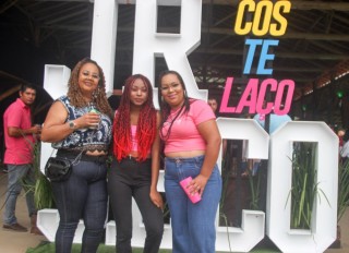 
<a style='margin-left: 5px;' class='btn btn-xs btn-social btn-facebook' href='https://www.facebook.com/sharer/sharer.php?u=https://www.galeramix.com.br/imagem/a117/800-800-90/conteudo/site_galerias/117/costelaco-junior-seco-2022-galera-mix-213.jpg' rel='popup' data-width='500' data-height='400'><i class='fa fa-facebook'></i>Compartilhar <span class='hidden-xs'>no Facebook</span>
</a> 
<a class='btn btn-default btn-xs' target='_blank' href='imagem/a117/800-800-90/conteudo/site_galerias/117/costelaco-junior-seco-2022-galera-mix-213.jpg'>
<span class='glyphicon glyphicon-cloud-download'></span> Salvar
</a>
