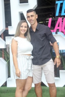 
<a style='margin-left: 5px;' class='btn btn-xs btn-social btn-facebook' href='https://www.facebook.com/sharer/sharer.php?u=https://www.galeramix.com.br/imagem/a117/800-800-90/conteudo/site_galerias/117/costelaco-junior-seco-2022-galera-mix-217.jpg' rel='popup' data-width='500' data-height='400'><i class='fa fa-facebook'></i>Compartilhar <span class='hidden-xs'>no Facebook</span>
</a> 
<a class='btn btn-default btn-xs' target='_blank' href='imagem/a117/800-800-90/conteudo/site_galerias/117/costelaco-junior-seco-2022-galera-mix-217.jpg'>
<span class='glyphicon glyphicon-cloud-download'></span> Salvar
</a>
