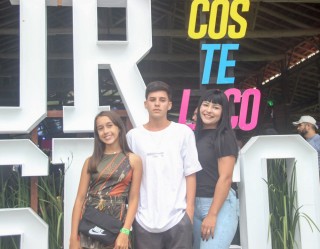 
<a style='margin-left: 5px;' class='btn btn-xs btn-social btn-facebook' href='https://www.facebook.com/sharer/sharer.php?u=https://www.galeramix.com.br/imagem/a117/800-800-90/conteudo/site_galerias/117/costelaco-junior-seco-2022-galera-mix-249.jpg' rel='popup' data-width='500' data-height='400'><i class='fa fa-facebook'></i>Compartilhar <span class='hidden-xs'>no Facebook</span>
</a> 
<a class='btn btn-default btn-xs' target='_blank' href='imagem/a117/800-800-90/conteudo/site_galerias/117/costelaco-junior-seco-2022-galera-mix-249.jpg'>
<span class='glyphicon glyphicon-cloud-download'></span> Salvar
</a>
