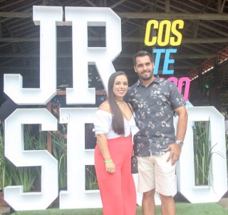 
<a style='margin-left: 5px;' class='btn btn-xs btn-social btn-facebook' href='https://www.facebook.com/sharer/sharer.php?u=https://www.galeramix.com.br/imagem/a117/800-800-90/conteudo/site_galerias/117/costelaco-junior-seco-2022-galera-mix-260.jpg' rel='popup' data-width='500' data-height='400'><i class='fa fa-facebook'></i>Compartilhar <span class='hidden-xs'>no Facebook</span>
</a> 
<a class='btn btn-default btn-xs' target='_blank' href='imagem/a117/800-800-90/conteudo/site_galerias/117/costelaco-junior-seco-2022-galera-mix-260.jpg'>
<span class='glyphicon glyphicon-cloud-download'></span> Salvar
</a>
