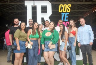 
<a style='margin-left: 5px;' class='btn btn-xs btn-social btn-facebook' href='https://www.facebook.com/sharer/sharer.php?u=https://www.galeramix.com.br/imagem/a117/800-800-90/conteudo/site_galerias/117/costelaco-junior-seco-2022-galera-mix-276.jpg' rel='popup' data-width='500' data-height='400'><i class='fa fa-facebook'></i>Compartilhar <span class='hidden-xs'>no Facebook</span>
</a> 
<a class='btn btn-default btn-xs' target='_blank' href='imagem/a117/800-800-90/conteudo/site_galerias/117/costelaco-junior-seco-2022-galera-mix-276.jpg'>
<span class='glyphicon glyphicon-cloud-download'></span> Salvar
</a>
