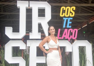 
<a style='margin-left: 5px;' class='btn btn-xs btn-social btn-facebook' href='https://www.facebook.com/sharer/sharer.php?u=https://www.galeramix.com.br/imagem/a117/800-800-90/conteudo/site_galerias/117/costelaco-junior-seco-2022-galera-mix-278.jpg' rel='popup' data-width='500' data-height='400'><i class='fa fa-facebook'></i>Compartilhar <span class='hidden-xs'>no Facebook</span>
</a> 
<a class='btn btn-default btn-xs' target='_blank' href='imagem/a117/800-800-90/conteudo/site_galerias/117/costelaco-junior-seco-2022-galera-mix-278.jpg'>
<span class='glyphicon glyphicon-cloud-download'></span> Salvar
</a>
