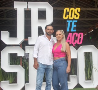 
<a style='margin-left: 5px;' class='btn btn-xs btn-social btn-facebook' href='https://www.facebook.com/sharer/sharer.php?u=https://www.galeramix.com.br/imagem/a117/800-800-90/conteudo/site_galerias/117/costelaco-junior-seco-2022-galera-mix-290.jpg' rel='popup' data-width='500' data-height='400'><i class='fa fa-facebook'></i>Compartilhar <span class='hidden-xs'>no Facebook</span>
</a> 
<a class='btn btn-default btn-xs' target='_blank' href='imagem/a117/800-800-90/conteudo/site_galerias/117/costelaco-junior-seco-2022-galera-mix-290.jpg'>
<span class='glyphicon glyphicon-cloud-download'></span> Salvar
</a>
