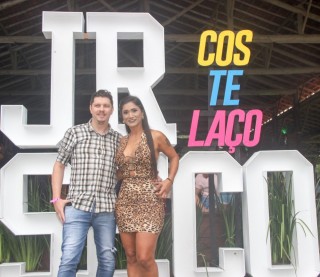 
<a style='margin-left: 5px;' class='btn btn-xs btn-social btn-facebook' href='https://www.facebook.com/sharer/sharer.php?u=https://www.galeramix.com.br/imagem/a117/800-800-90/conteudo/site_galerias/117/costelaco-junior-seco-2022-galera-mix-294.jpg' rel='popup' data-width='500' data-height='400'><i class='fa fa-facebook'></i>Compartilhar <span class='hidden-xs'>no Facebook</span>
</a> 
<a class='btn btn-default btn-xs' target='_blank' href='imagem/a117/800-800-90/conteudo/site_galerias/117/costelaco-junior-seco-2022-galera-mix-294.jpg'>
<span class='glyphicon glyphicon-cloud-download'></span> Salvar
</a>
