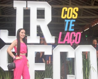 
<a style='margin-left: 5px;' class='btn btn-xs btn-social btn-facebook' href='https://www.facebook.com/sharer/sharer.php?u=https://www.galeramix.com.br/imagem/a117/800-800-90/conteudo/site_galerias/117/costelaco-junior-seco-2022-galera-mix-300.jpg' rel='popup' data-width='500' data-height='400'><i class='fa fa-facebook'></i>Compartilhar <span class='hidden-xs'>no Facebook</span>
</a> 
<a class='btn btn-default btn-xs' target='_blank' href='imagem/a117/800-800-90/conteudo/site_galerias/117/costelaco-junior-seco-2022-galera-mix-300.jpg'>
<span class='glyphicon glyphicon-cloud-download'></span> Salvar
</a>
