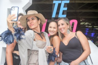 
<a style='margin-left: 5px;' class='btn btn-xs btn-social btn-facebook' href='https://www.facebook.com/sharer/sharer.php?u=https://www.galeramix.com.br/imagem/a117/800-800-90/conteudo/site_galerias/117/costelaco-junior-seco-2022-galera-mix-304.jpg' rel='popup' data-width='500' data-height='400'><i class='fa fa-facebook'></i>Compartilhar <span class='hidden-xs'>no Facebook</span>
</a> 
<a class='btn btn-default btn-xs' target='_blank' href='imagem/a117/800-800-90/conteudo/site_galerias/117/costelaco-junior-seco-2022-galera-mix-304.jpg'>
<span class='glyphicon glyphicon-cloud-download'></span> Salvar
</a>
