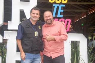 
<a style='margin-left: 5px;' class='btn btn-xs btn-social btn-facebook' href='https://www.facebook.com/sharer/sharer.php?u=https://www.galeramix.com.br/imagem/a117/800-800-90/conteudo/site_galerias/117/costelaco-junior-seco-2022-galera-mix-318.jpg' rel='popup' data-width='500' data-height='400'><i class='fa fa-facebook'></i>Compartilhar <span class='hidden-xs'>no Facebook</span>
</a> 
<a class='btn btn-default btn-xs' target='_blank' href='imagem/a117/800-800-90/conteudo/site_galerias/117/costelaco-junior-seco-2022-galera-mix-318.jpg'>
<span class='glyphicon glyphicon-cloud-download'></span> Salvar
</a>
