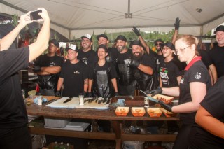 
<a style='margin-left: 5px;' class='btn btn-xs btn-social btn-facebook' href='https://www.facebook.com/sharer/sharer.php?u=https://www.galeramix.com.br/imagem/a117/800-800-90/conteudo/site_galerias/117/costelaco-junior-seco-2022-galera-mix-325.jpg' rel='popup' data-width='500' data-height='400'><i class='fa fa-facebook'></i>Compartilhar <span class='hidden-xs'>no Facebook</span>
</a> 
<a class='btn btn-default btn-xs' target='_blank' href='imagem/a117/800-800-90/conteudo/site_galerias/117/costelaco-junior-seco-2022-galera-mix-325.jpg'>
<span class='glyphicon glyphicon-cloud-download'></span> Salvar
</a>
